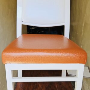 Chaises oranges